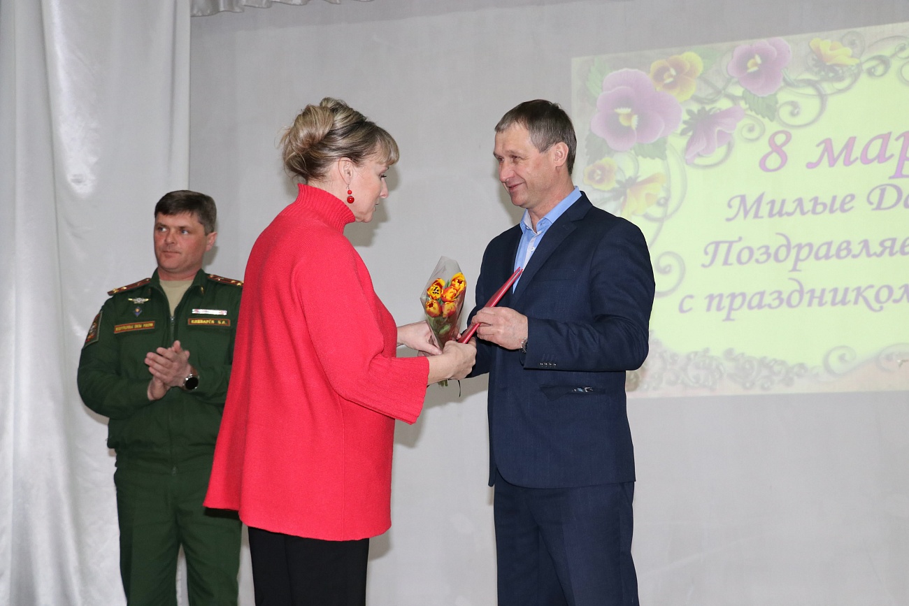 Весеннее настроение, улыбки и цветы для женщин Уссурийска | 07.03.2024 |  Уссурийск - БезФормата